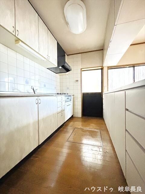 しっかりと収納力もある、スタイリッシュなデザインのキッチンです。