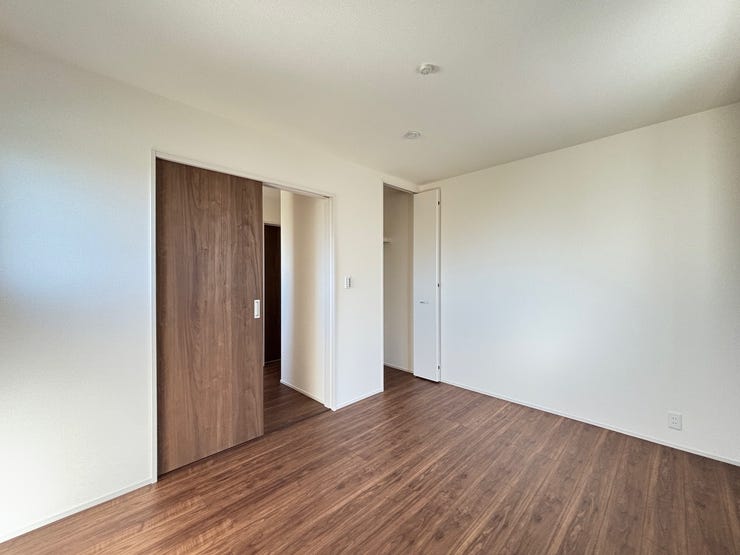 引き戸タイプの洋室です。