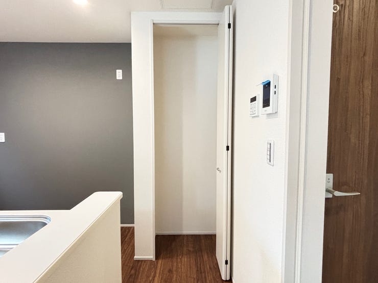 収納スペースがしっかりと確保されています!食品のストックや調理家電などがすっきりと片付いてお料理も楽にできます!