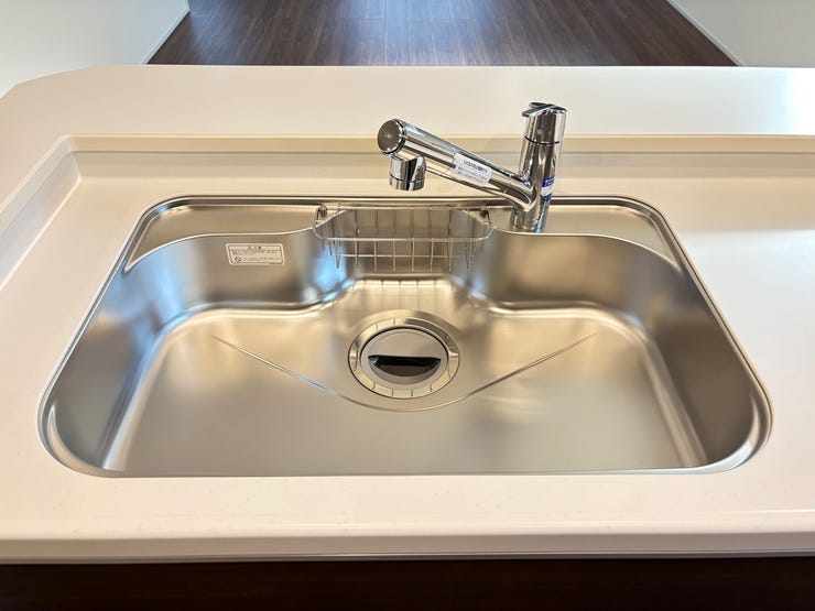 シンクは広々としていてお鍋など調理器具を置いても余裕があります♪