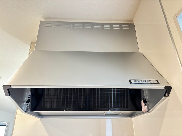 レンジフードです。汚れ具合が一目でわかり、音も静かです。