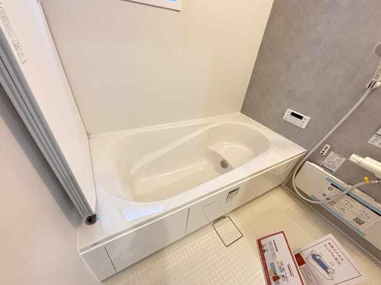 節水ができるエコベンチタイプの浴室で家計にも優しいです♪