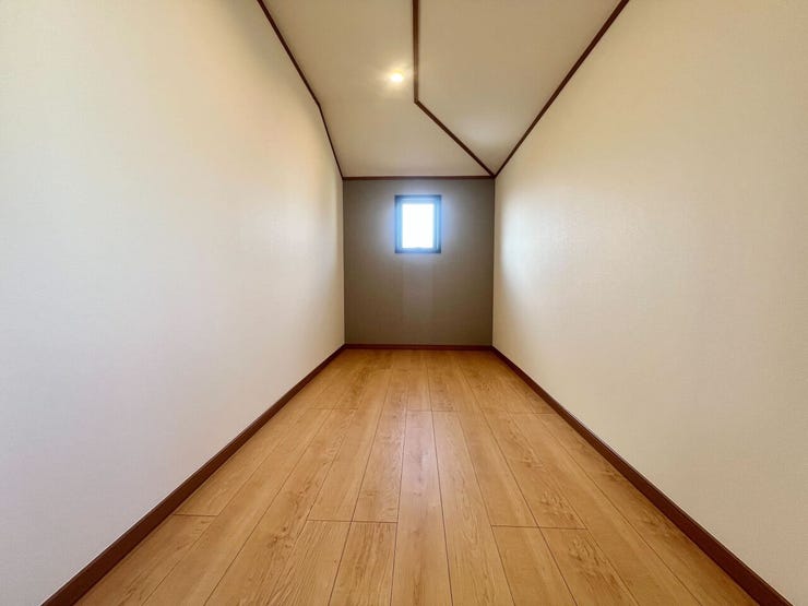 まるで居室のように広々としたウォークインクロークです♪