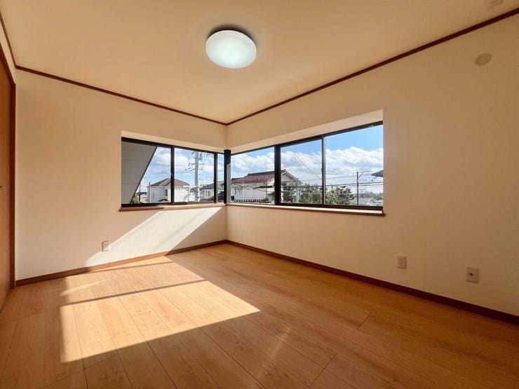 2階南東側6.3帖洋室です。