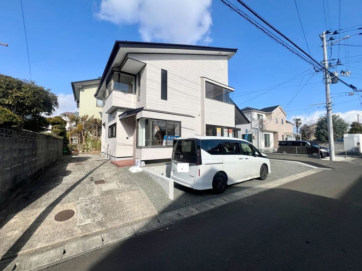 駐車は3台~4台可能です(車種による)。