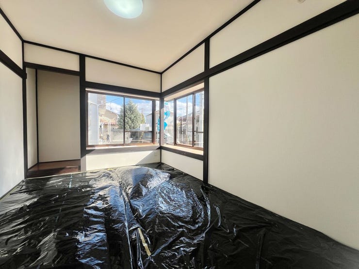 リビング横には6帖の和室があります。お子さんの遊び部屋にピッタリですね♪