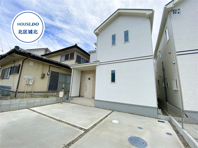 【外観】
北名古屋市片場白山に新築一戸建ての登場です。4LDK、お車3台駐車可能です。師勝小学校まで徒歩約9分の立地です!