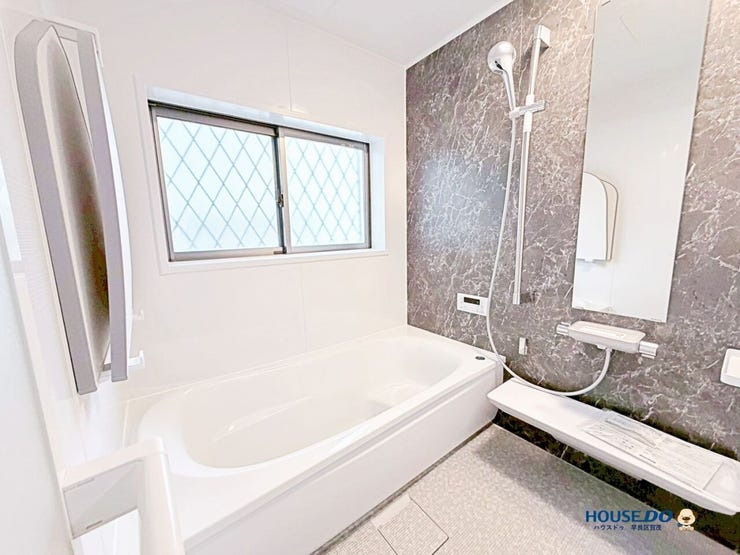 1坪以上の広さに窓を設けた、ゆったりとしたオートバス。
一日の疲れを癒すくつろぎのバスタイムを楽しめます。