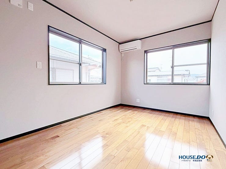 クロスとフローリングを新調した清潔感のある洋室。
主寝室としても快適にお使いいただけます。