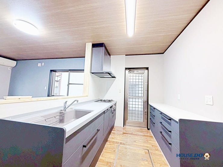 新調されたシステムキッチンは作業スペースもゆったり。
毎日のお料理を快適にサポートします。