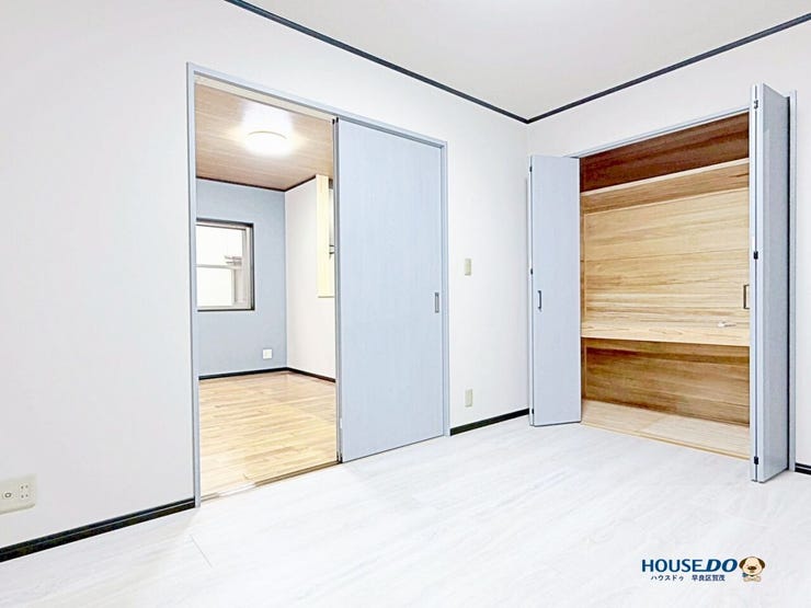 クロスとフローリングを新調した、明るく清潔感のある洋室。
ご家族それぞれのプライベート空間として快適に使えます。