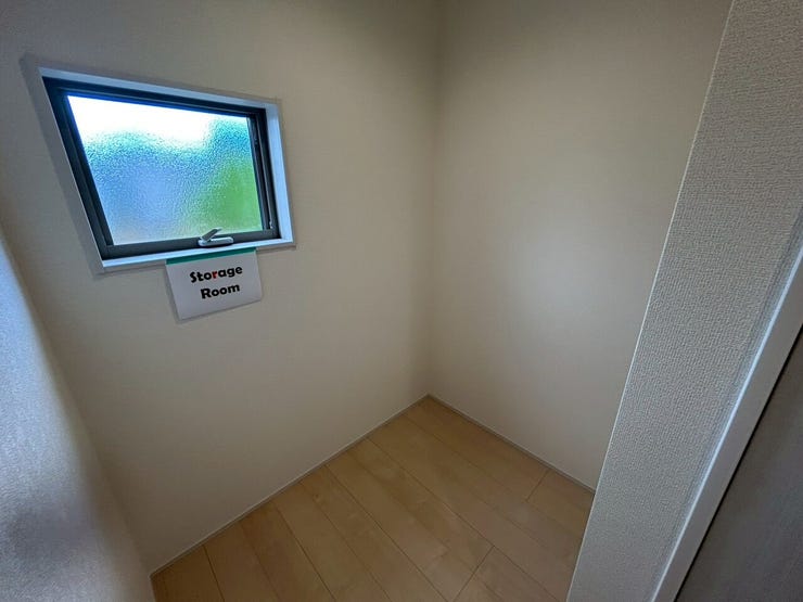 2階に納戸!
お部屋の外に収納があると便利なんです♪