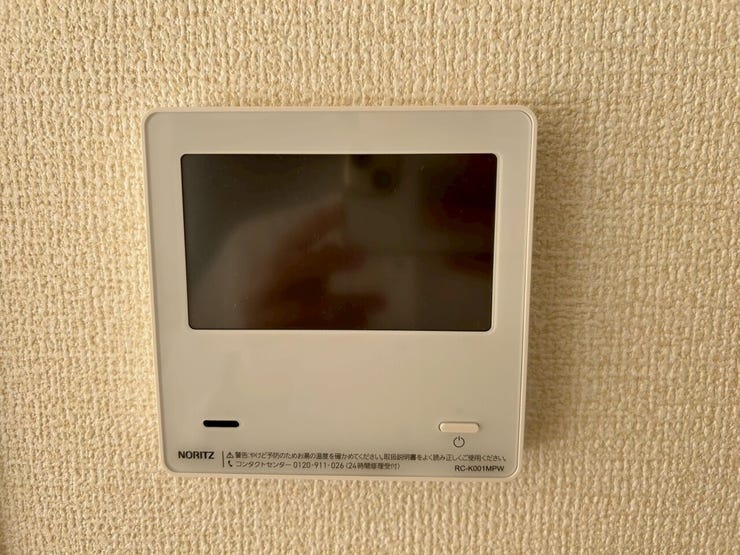 AI搭載のハイブリッド給湯器がご家族の生活に必要な量のお湯を賢く沸かして節約に貢献♪