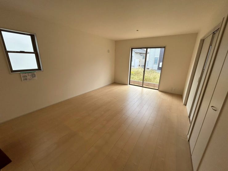 縦長で使いやすい16帖のLDK!
隣の4.5帖の洋室が繋がっていて便利♪