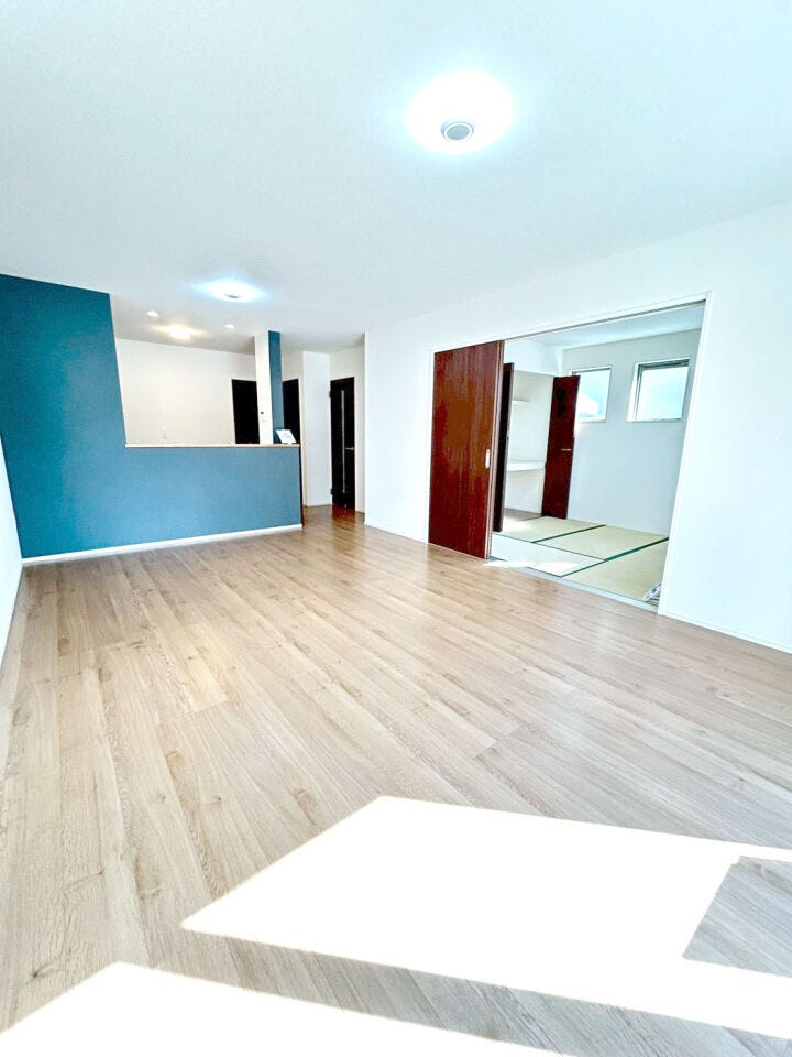 ファミリークローク♪LDK17帖以上♪小倉南区東貫新築戸建て◎駐車場2台◎電動シャッター◎都市ガス