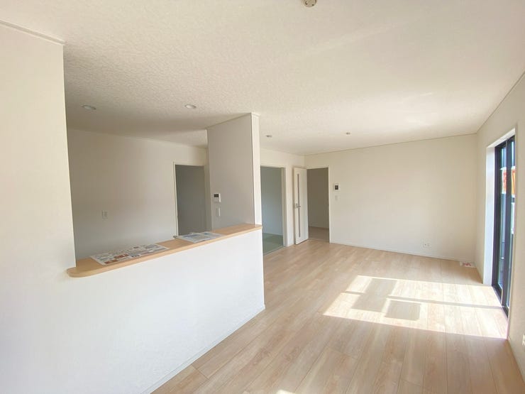 広くて明るいLDKは家族団らんで過ごす安らぎの場所。何気ない1日の当たり前のひとコマがいつか一生の宝物になります♪