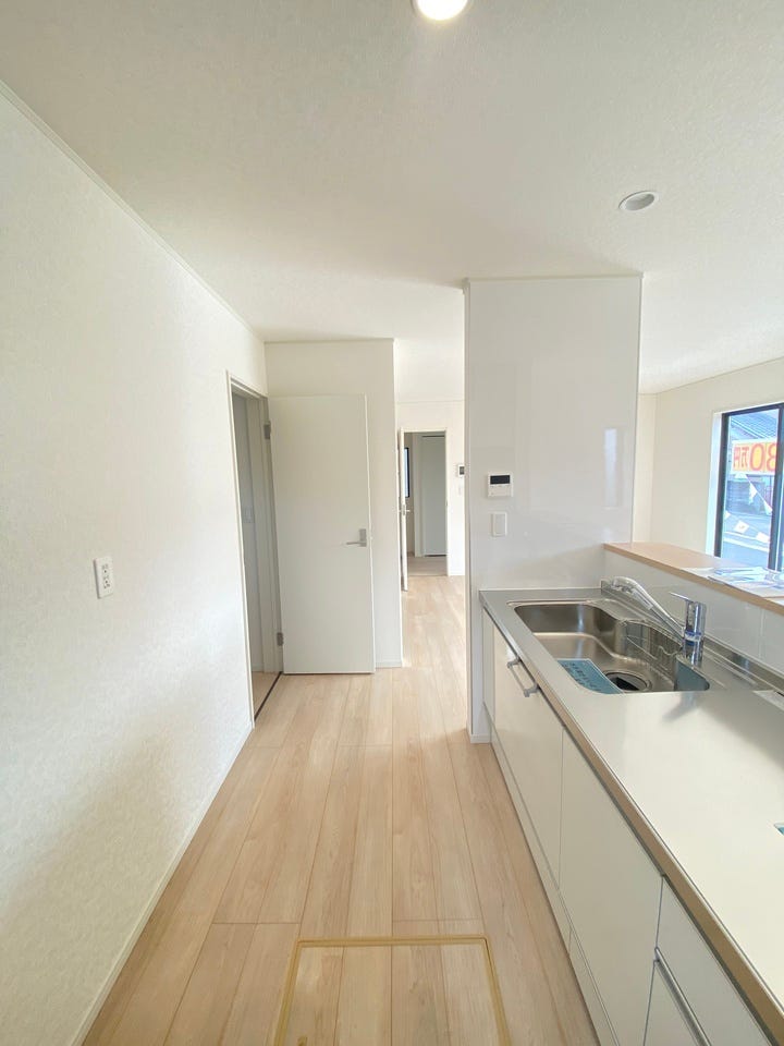 広くとられたキッチンスペースで縦横無尽に料理を楽しんでいただけます♪