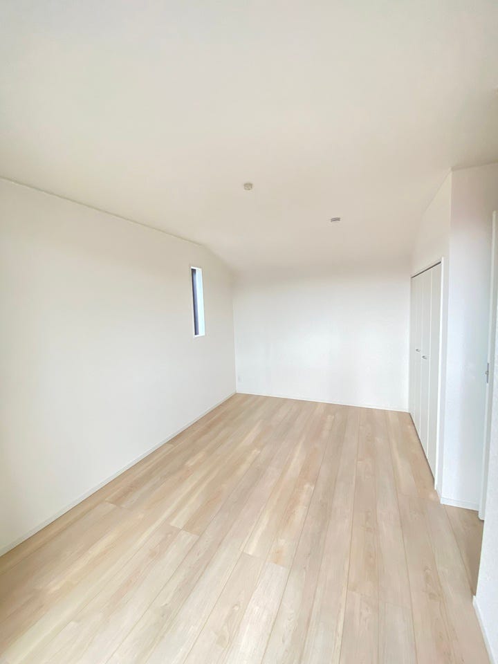 家族一人ひとりの大切なプライベート空間。趣味・感性で個性的に飾って頂けるようシンプルに仕上げてあります。収納をしっかり確保しているので、空間にさらなるゆとりが生まれます♪