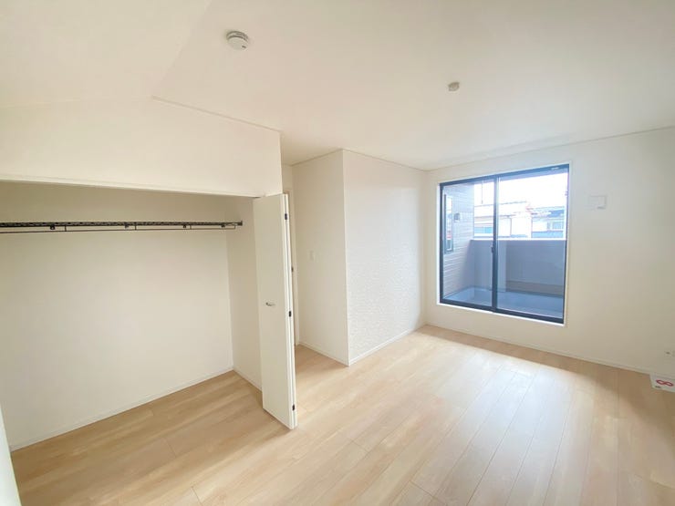 家族一人ひとりの大切なプライベート空間。趣味・感性で個性的に飾って頂けるようシンプルに仕上げてあります。収納をしっかり確保しているので、空間にさらなるゆとりが生まれます♪