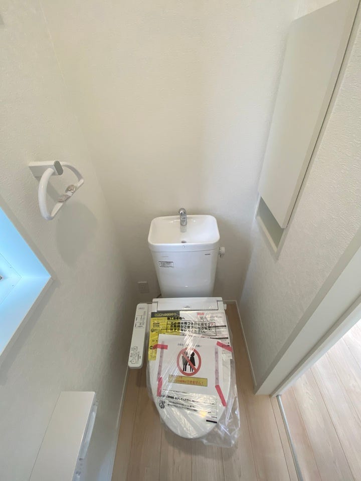 三大水回りの一つ…トイレは生活に欠かせない空間。シンプルで清潔感のある空間をご体感していただけます♪