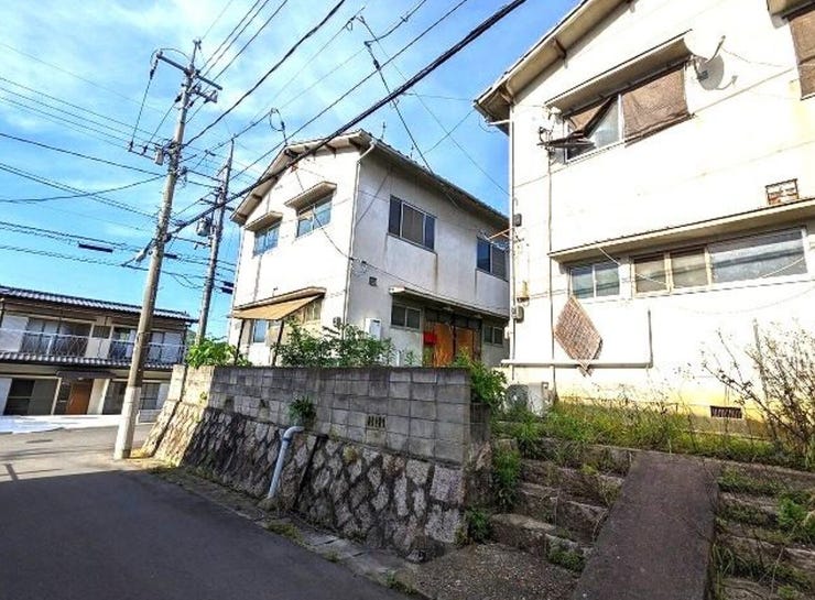 【外観】
◆建築条件なし!お好きなメーカーで建築可能です♪
◆広々118坪の角地!
◆静かな住宅地でありながら、高速道路へのアクセスも便利です。
◆商業地域も近く、生活利便性も充実!