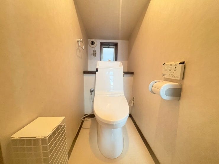 明るく清潔感があり、気持ちよく使えるお手洗い空間です。