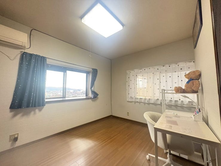 お子様の勉強部屋や趣味の部屋にもぴったりの空間です。