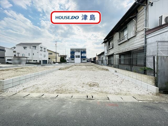 【外観】
東小学校・藤浪中学校エリアに全4棟の1号棟です。コンビニ・病院など生活施設が徒歩圏内に揃う至便な立地です。リビングイン階段を採用した家族の会話が自然と増える5LDKです。(2025年11月21日撮影)