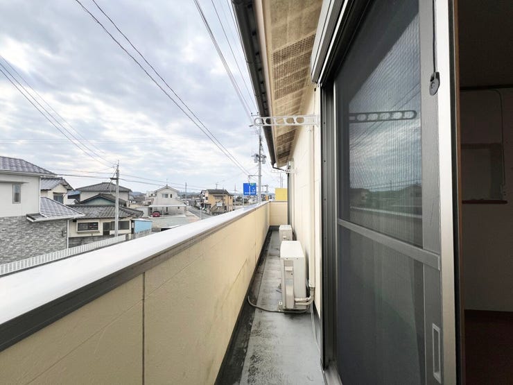 ■□■空の下の開放的な特等席■□■物干しフックが備え付けのバルコニー!天気の良い日にはお布団やお洗濯物もいっぱい干せますね!