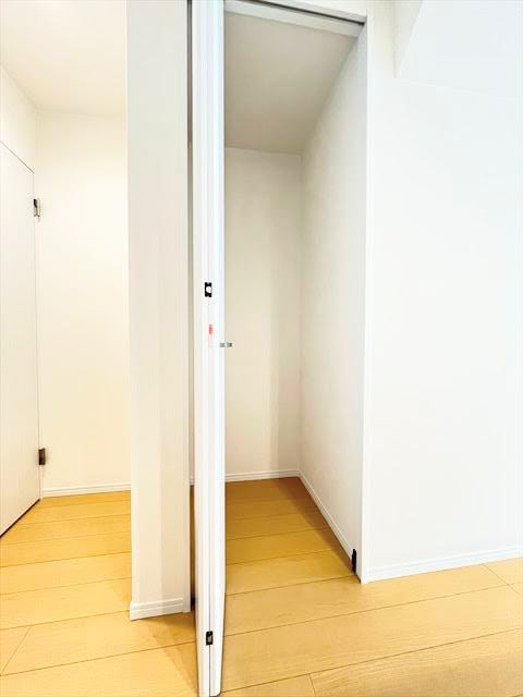 【キッチン横収納】収納スペースもしっかりあります。お料理の段取りもよくなりますね。