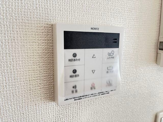 入浴する時間帯がズレてもいつでもあたたかいお湯に浸かれる、追い焚き機能付き給湯システムです。