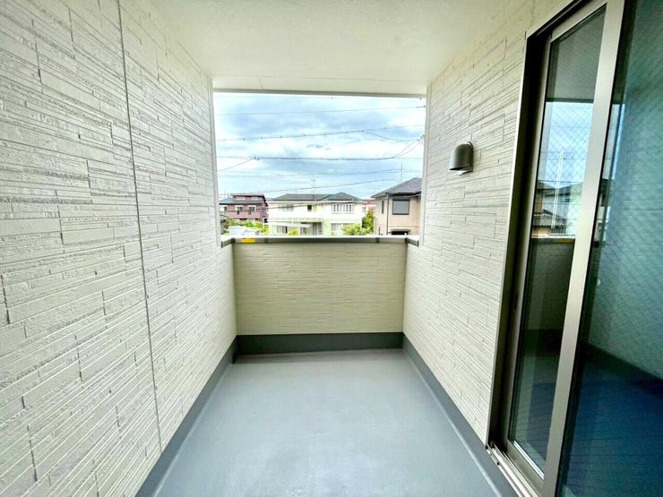 インナーバルコニーは、天候や一目を気にせずに使用できる便利で魅力的な空間です!