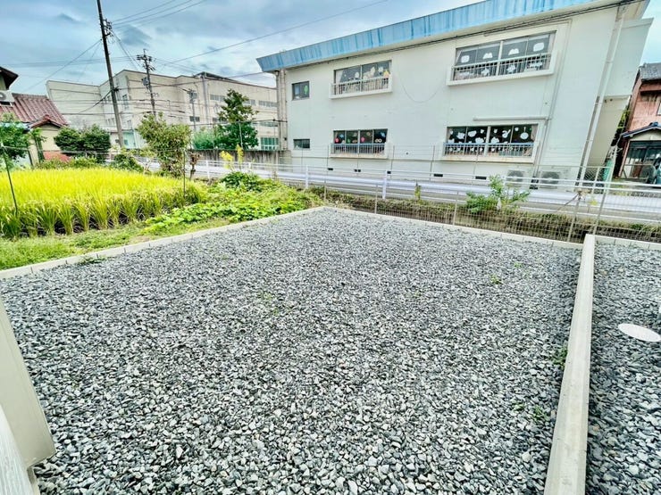 広い庭ではバーベキューグリルを設置して、週末のアウトドアクッキングを楽しむことも可能です♪