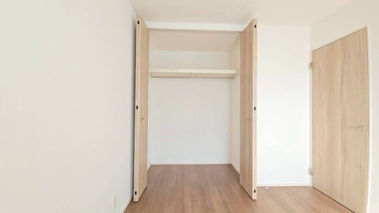 お子様のおもちゃや学校の道具もスッキリ収納できます!成長とともに荷物が増えても安心♪