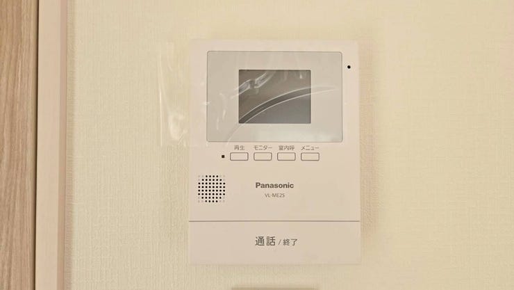 来訪者も一目で確認出来て安心のモニタ付きインターフォン!お子様のお留守番にも安心ですね♪