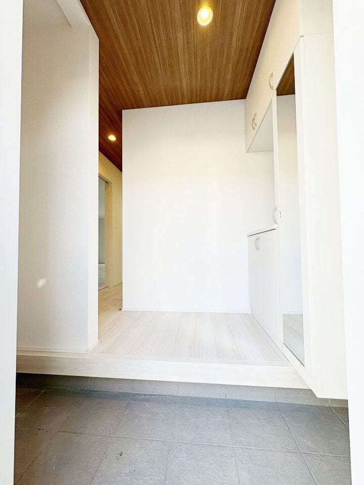 玄関廻りがすっきり片付くシューズボックス付!