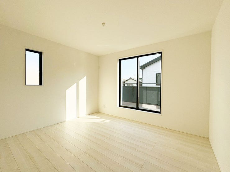 バルコニーに面した約7.25帖の洋室!