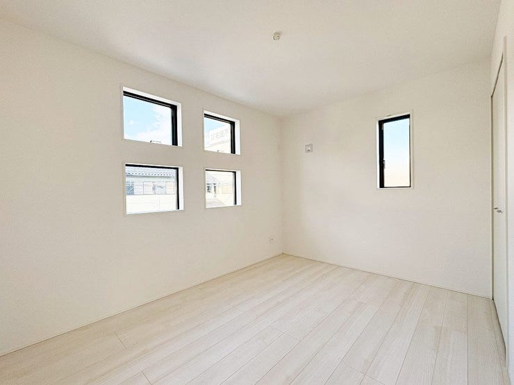 2面採光の北側洋室♪