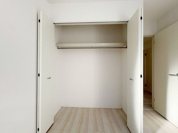 全室に収納が有り、家族みんなの荷物も十分納まります♪
