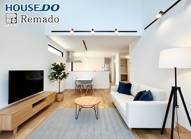 【リビング】
■□■リビング■□■
吹き抜けのあるリビングは日中は自然光が室内を照らし、照明をつけなくても明るい雰囲気に◎四季を通じて採光がしやすく、明るく開放的な空間を演出してくれます♪※家具はCGです