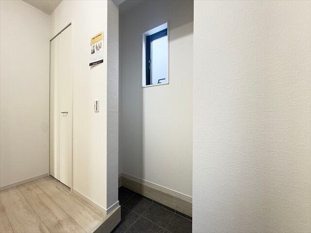 シューズインクローゼット:間仕切りがないので湿気がこもりにくく、荷物もすぐに取り出すことができます。ベビーカーも置いておくことができますね。