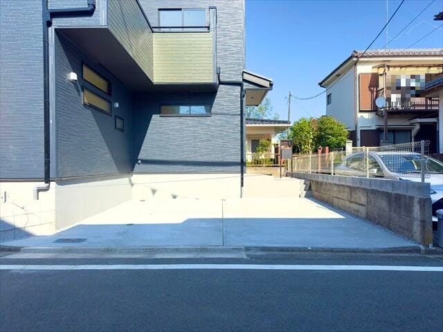 駐車場:並列で2台駐車することができます。お友達が来た時に入替不要なのはうれしいですね。