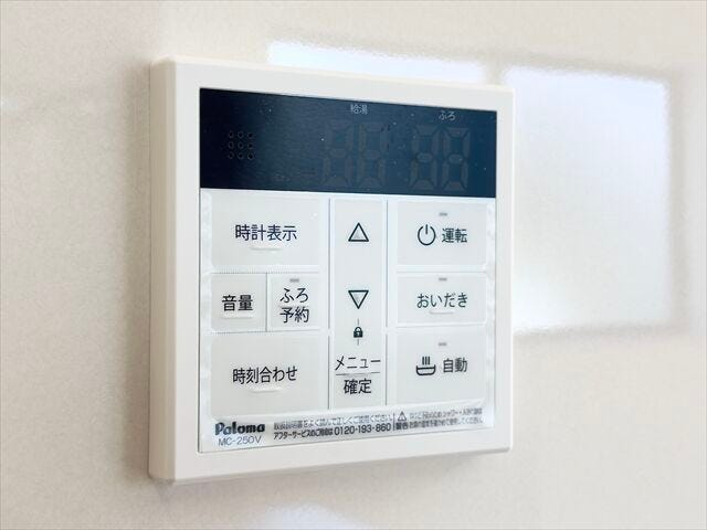 給湯器:オートバス機能つきなので、お風呂場まで行かなくてもお風呂の準備ができます。