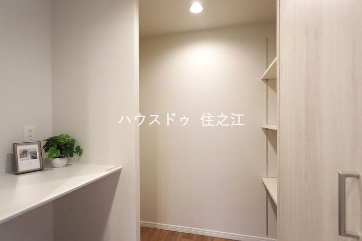 便利な収納棚ございます