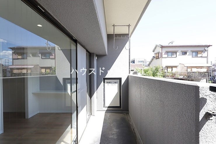 バルコニー2か所ございます。通風良好です