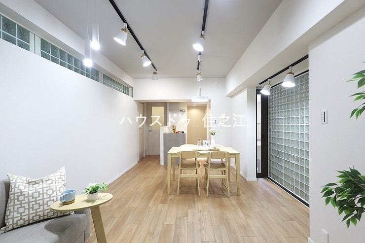 明かり取りの窓がたくさんあるので室内が明るいですよ