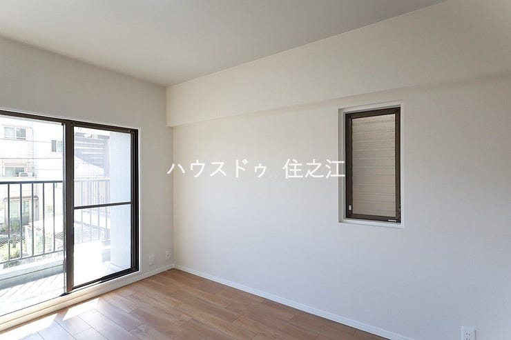 窓が有るので換気はもちろん明るく日差しの入る洋室です♪