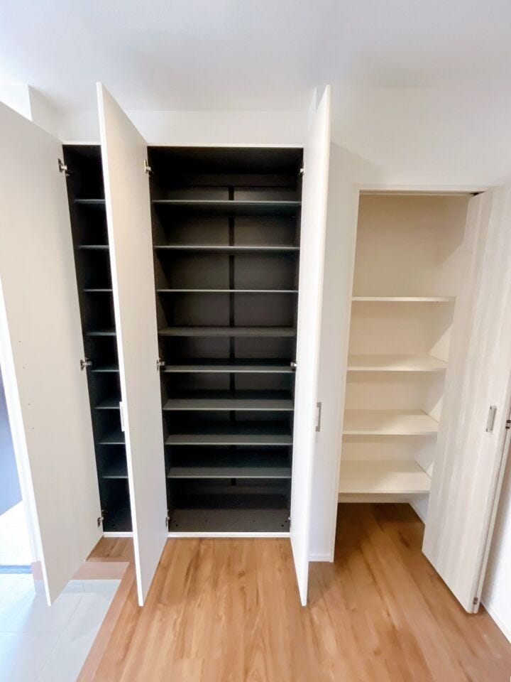 土間収納は靴の収納だけでなく、アウトドア用品やゴルフバック、お子様の遊び道具やベビーカーなどたっぷりと収納できます。