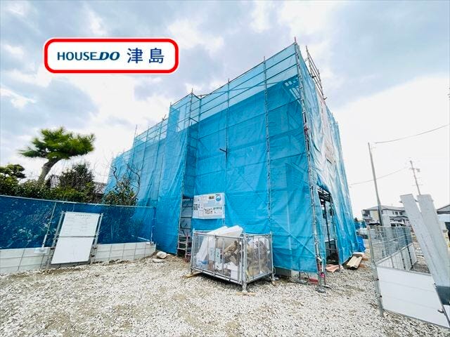 南に広く面した16帖LDKは明るく家族の憩いの場所になります。リビング北側に洗面室を配置し、お食事前の手洗いもしやすくて家族みんなが使いやすいですね。