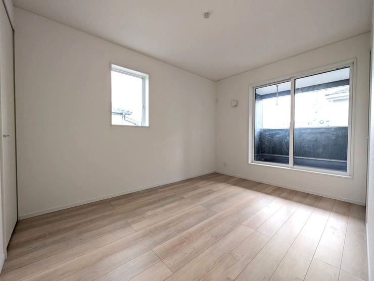 2階は3部屋あり6畳以上の洋室です